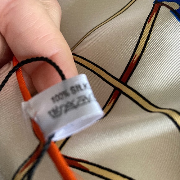 Sewneo Fine Silk Scarf - NWT - Picture 6 of 6